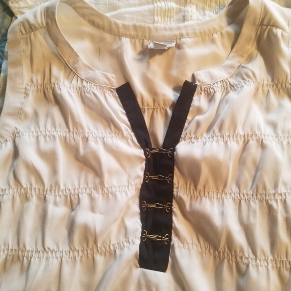 Lot of 2 medium tops converse w/blk old navy - Picture 5 of 5